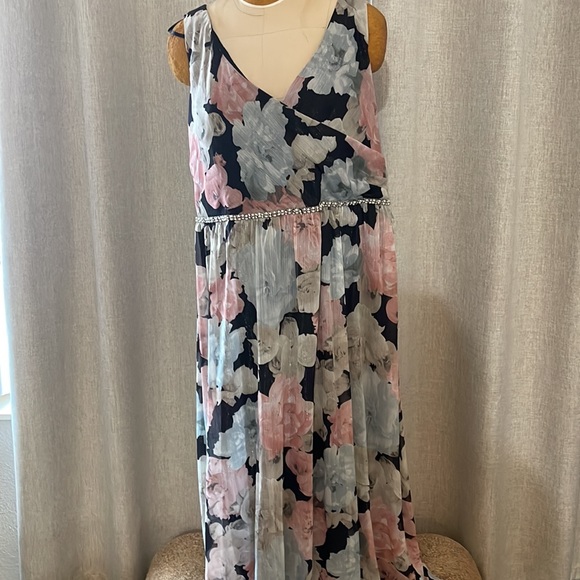 SLNY Floral Maxi Formal Gown 16W - Picture 3 of 9